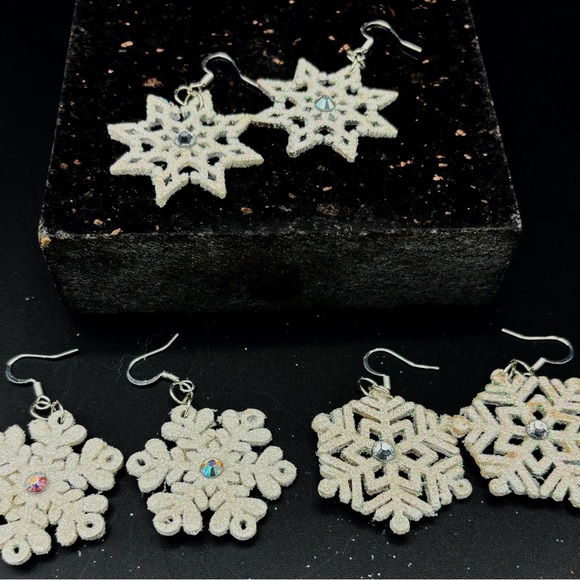 Handmade Hypoallergenic Snowflake Earrings. New Item Made by me. Choice of Style - Picture 3 of 6